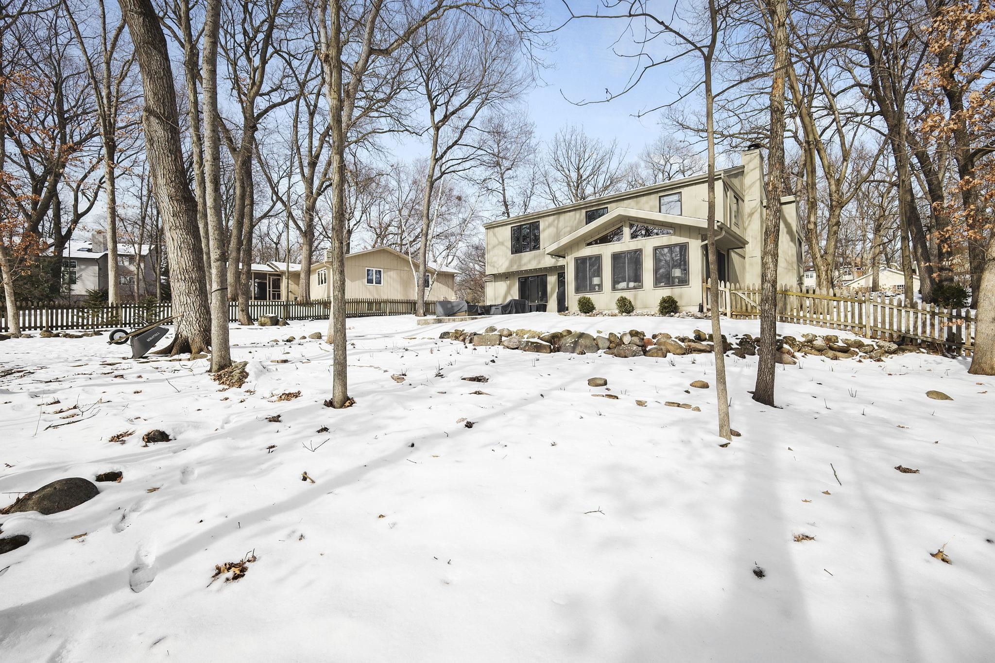 5837 Woods Edge Road