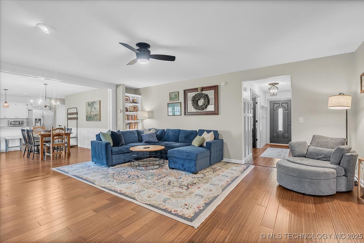 100 W Union Street