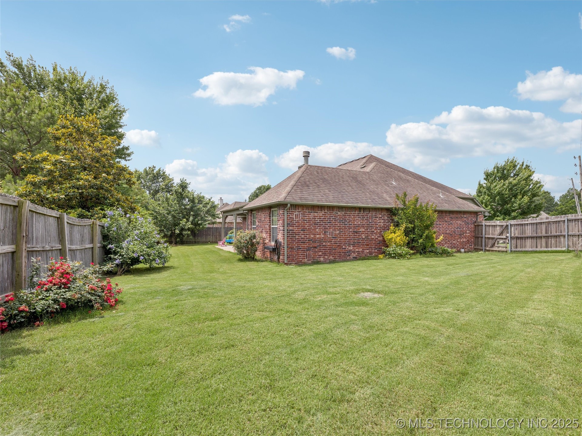 2505 S Willow Avenue
