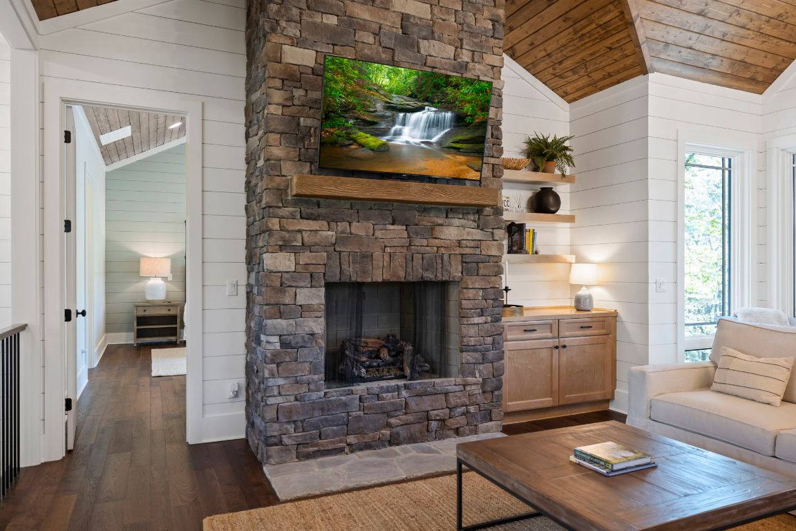 1048 Cherokee Trace