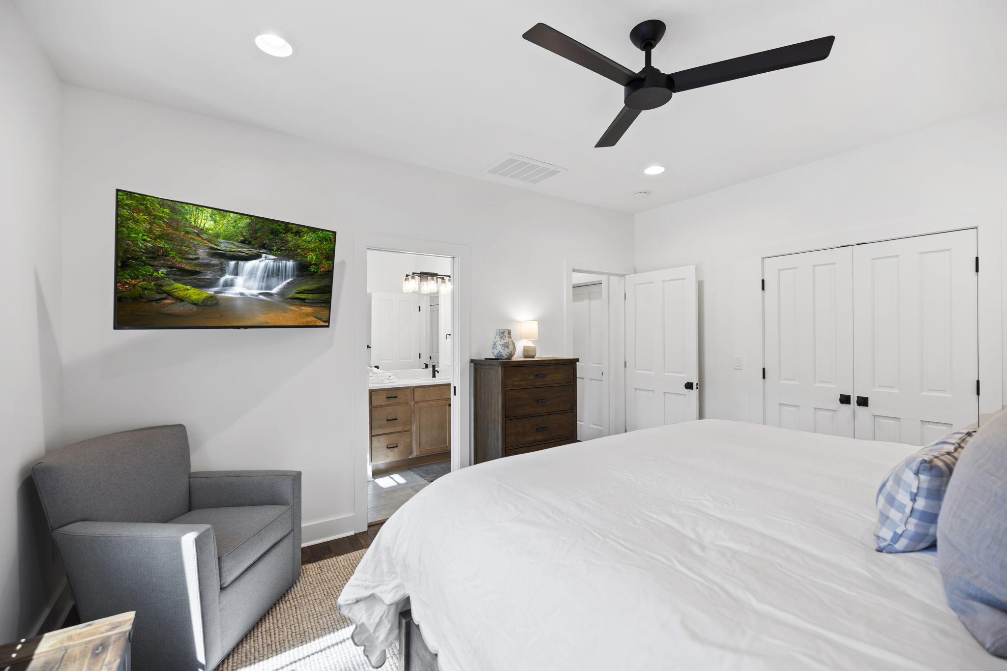 1048 Cherokee Trace