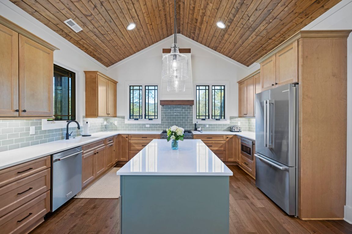 1048 Cherokee Trace