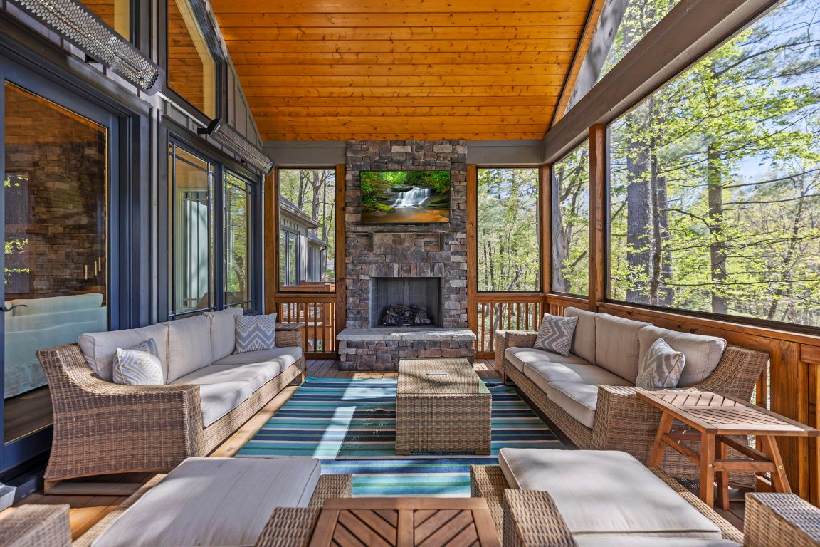 1048 Cherokee Trace