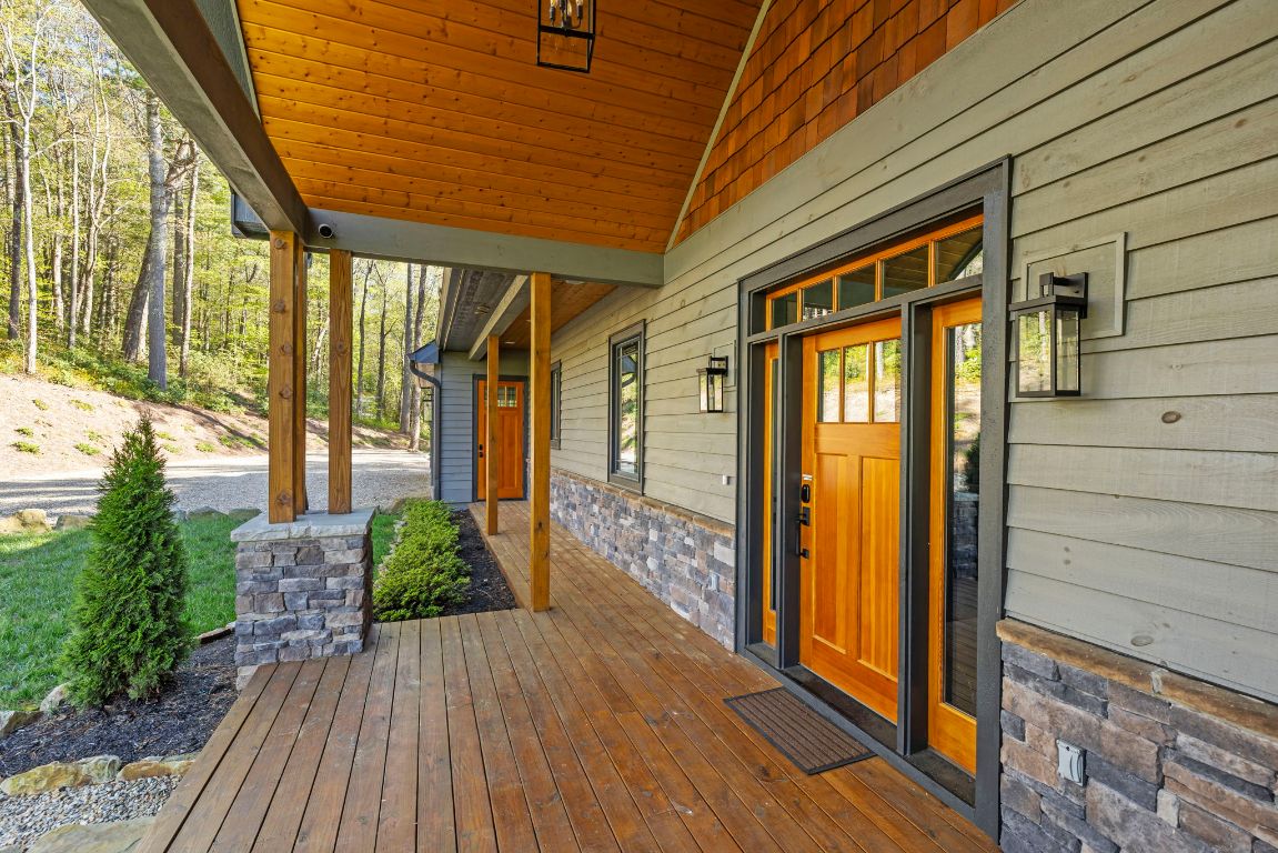 1048 Cherokee Trace