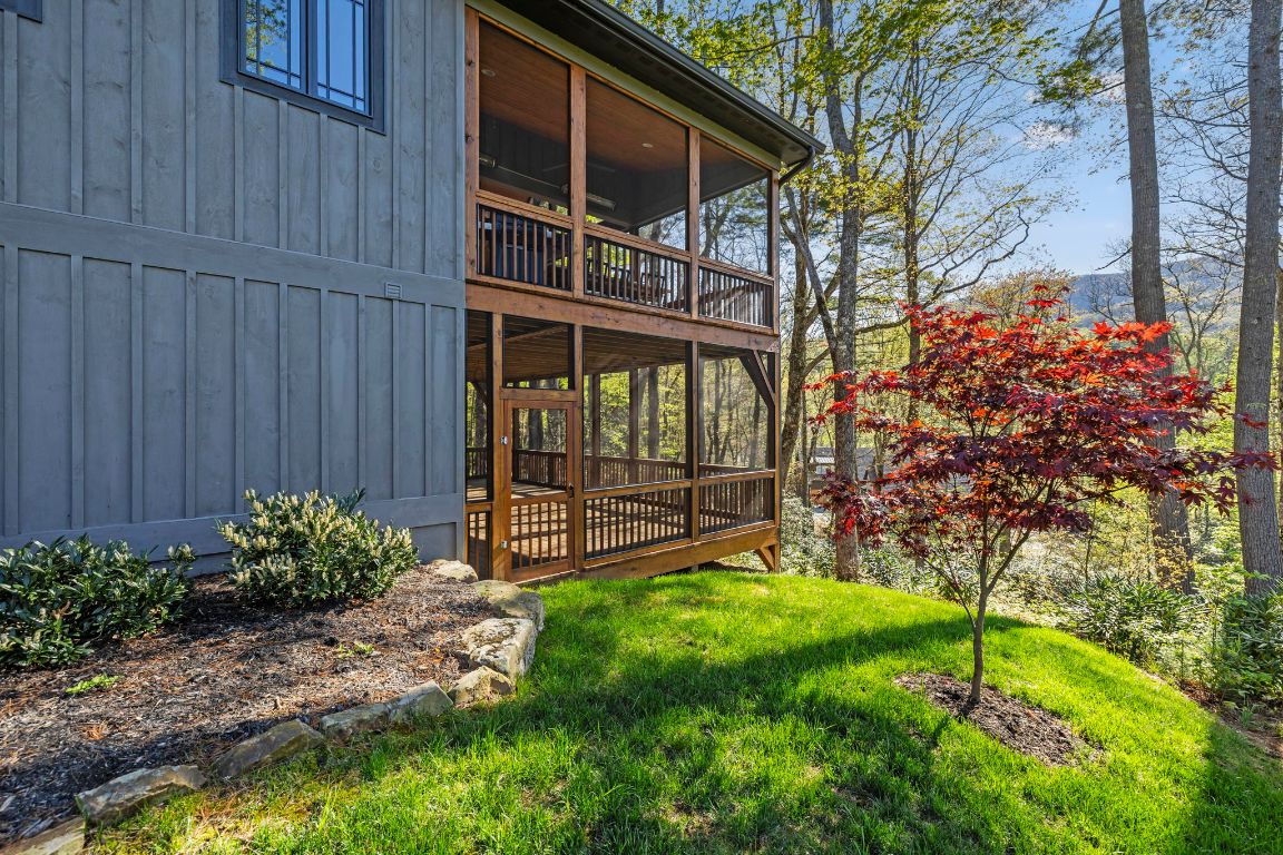 1048 Cherokee Trace