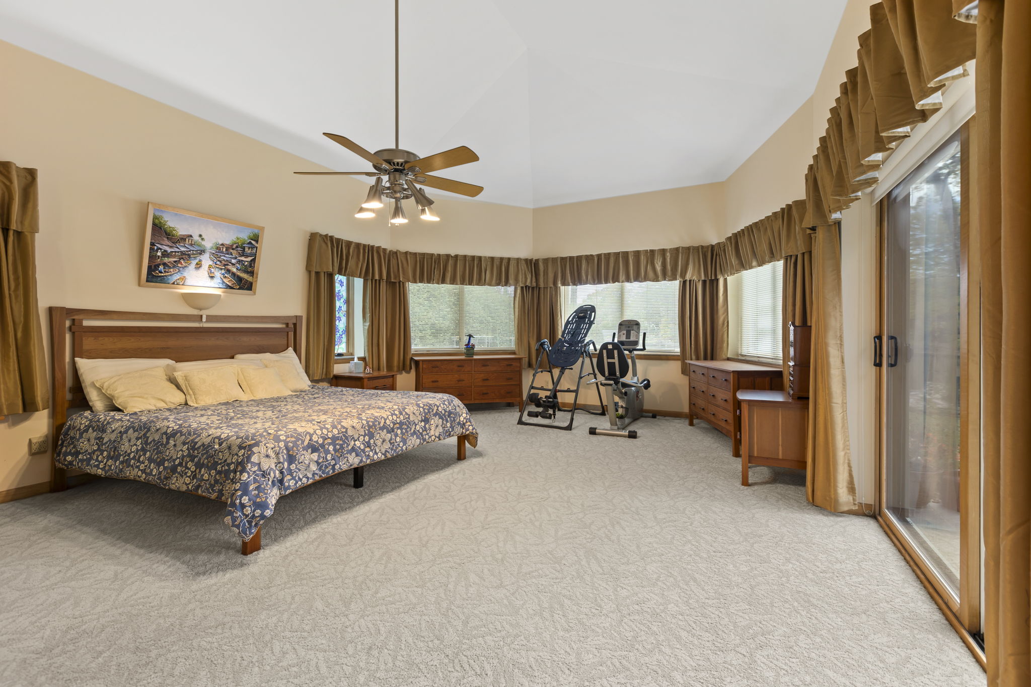 568 W Club Boulevard