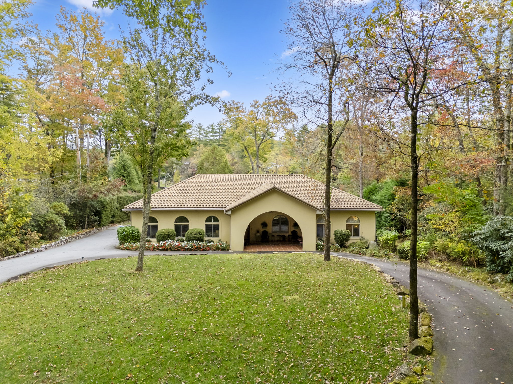 568 W Club Boulevard