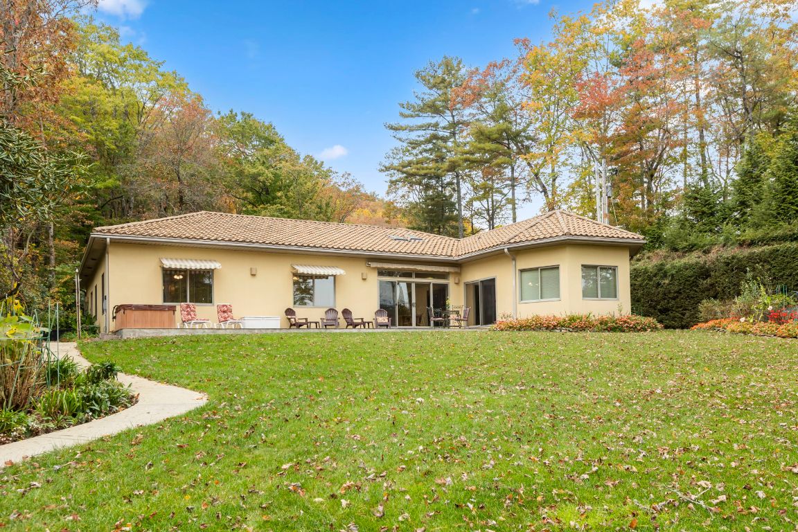 568 W Club Boulevard