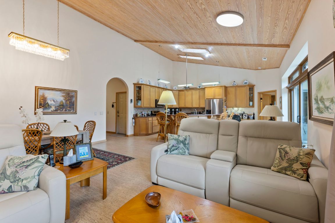 568 W Club Boulevard