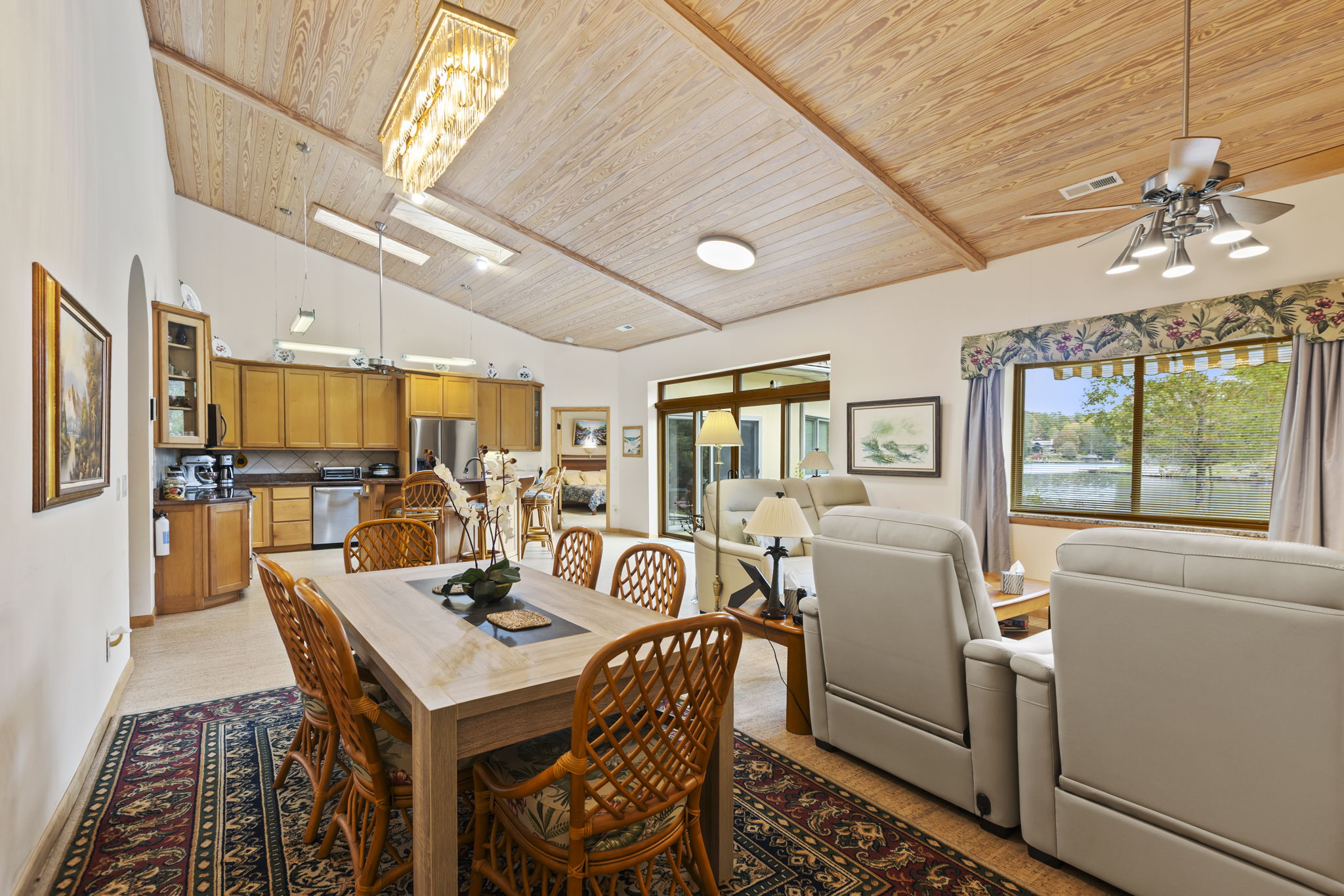 568 W Club Boulevard