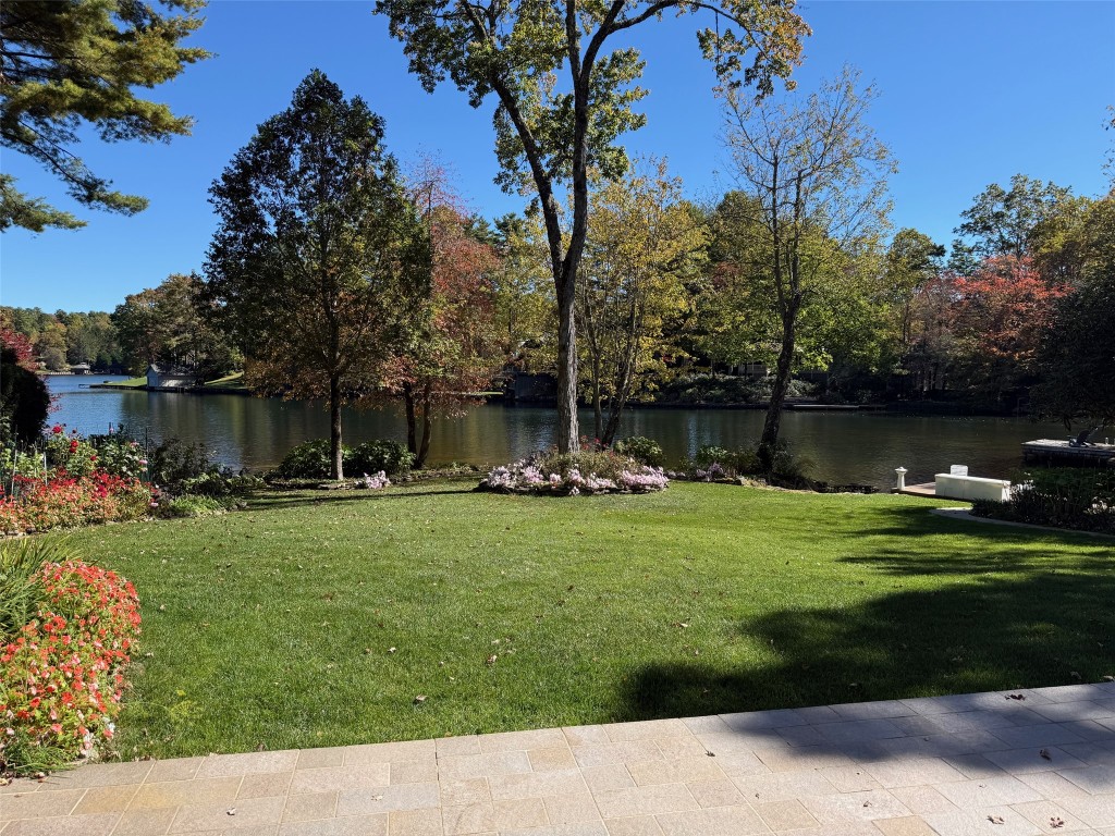 568 W Club Boulevard