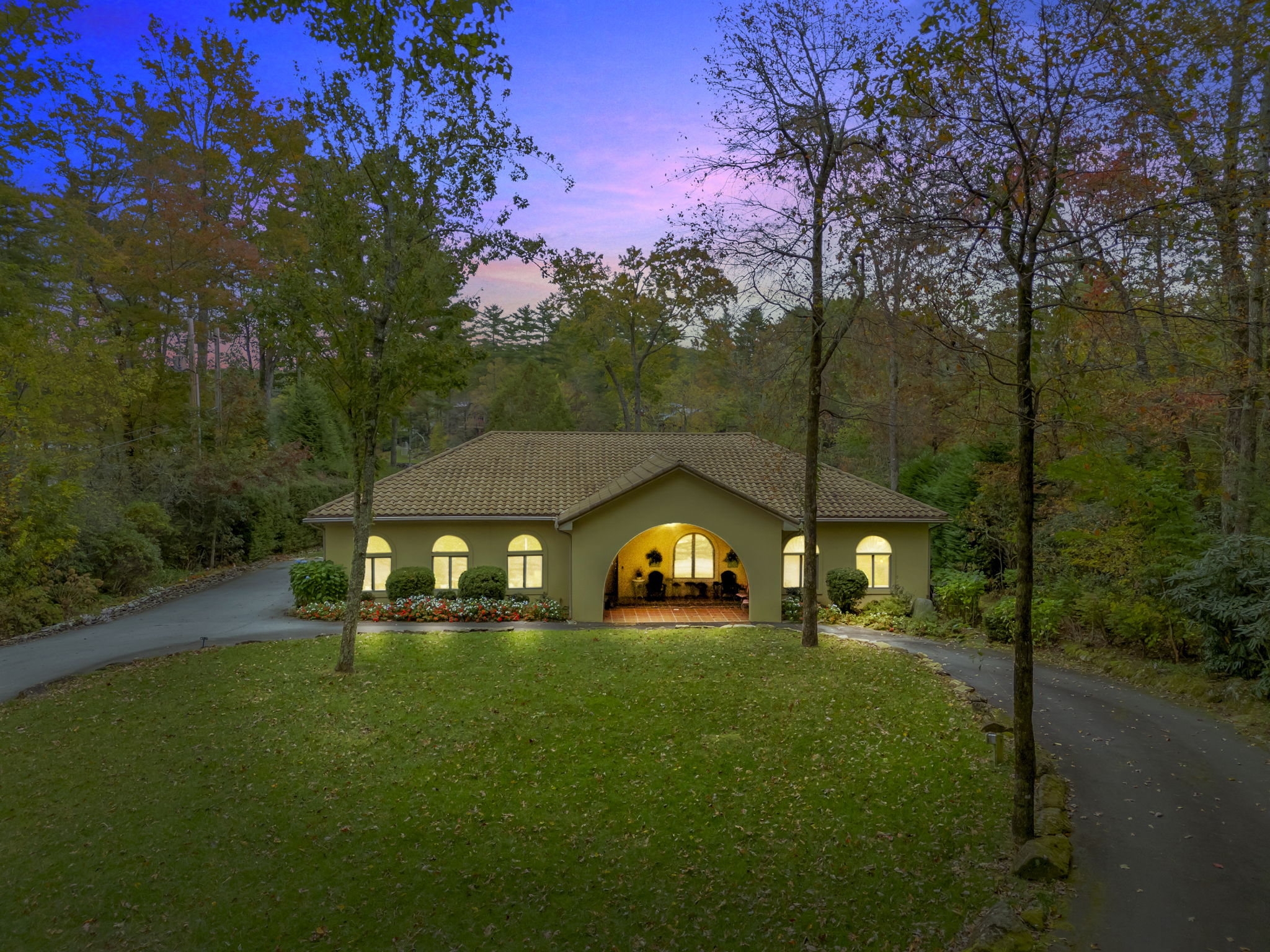568 W Club Boulevard