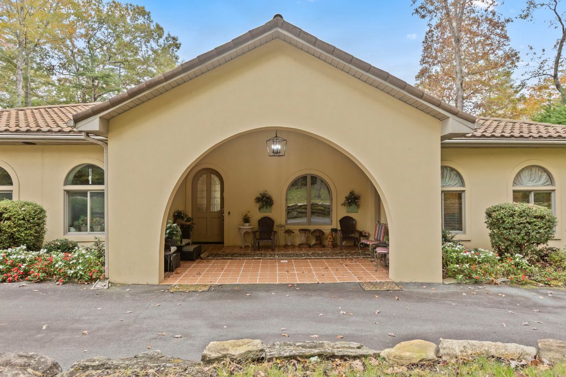 568 W Club Boulevard