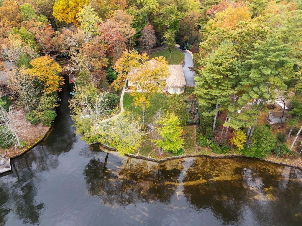 568 W Club Boulevard