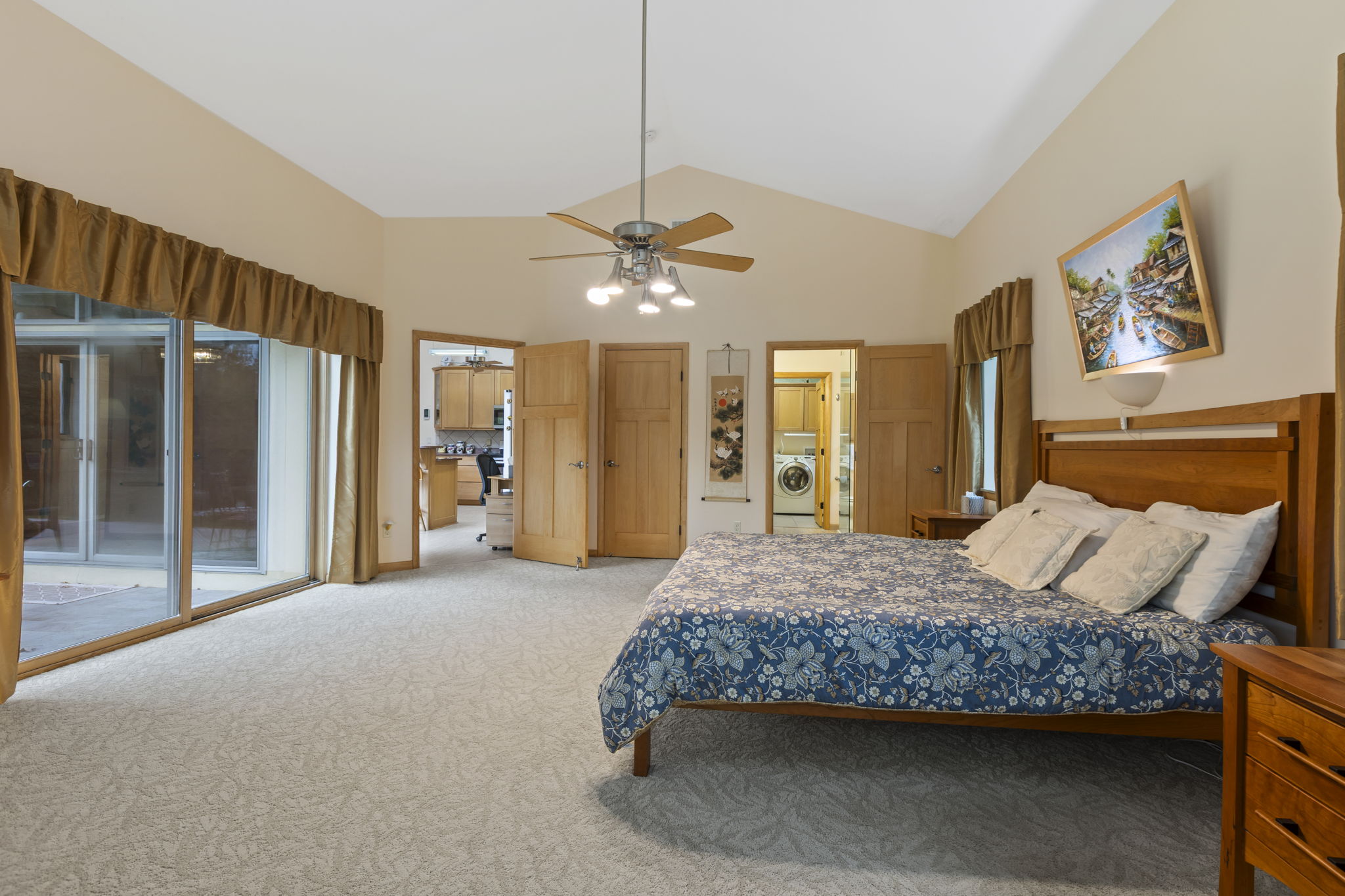 568 W Club Boulevard