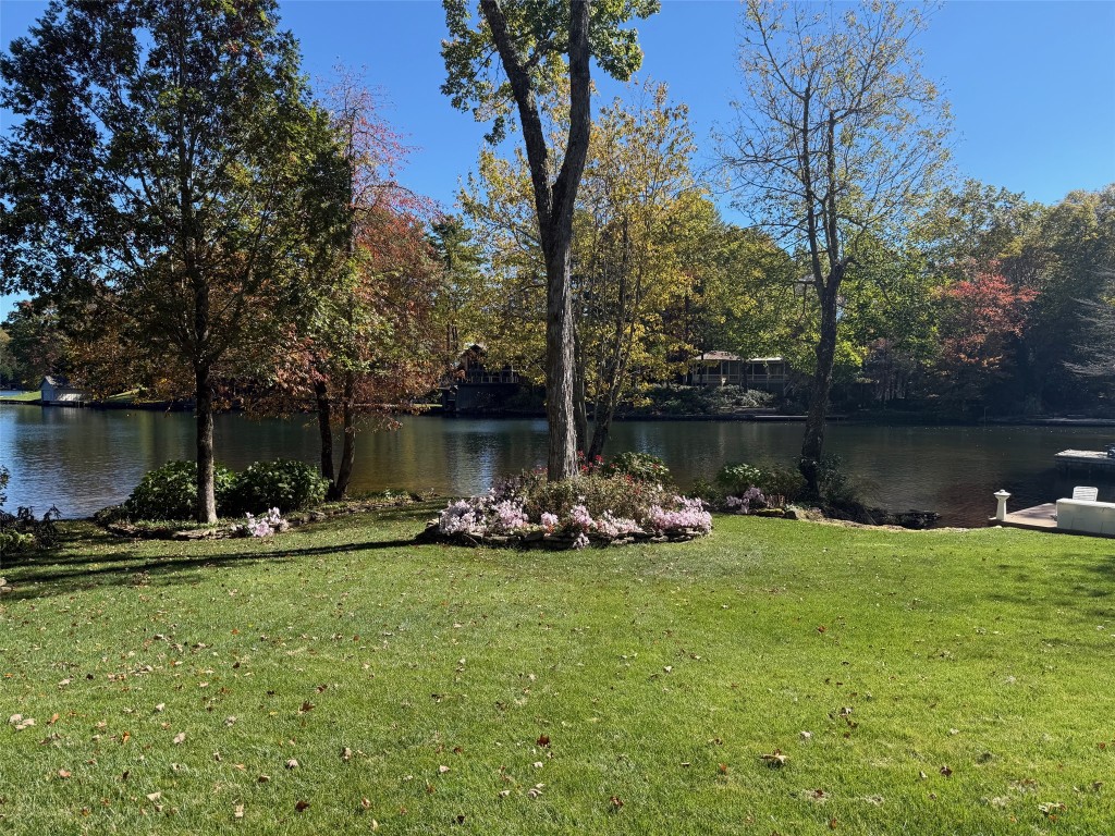 568 W Club Boulevard