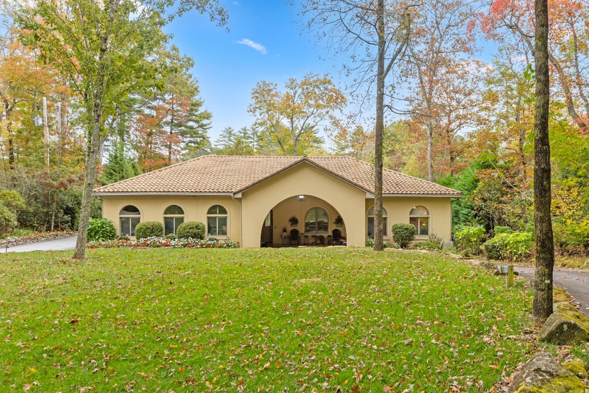 568 W Club Boulevard