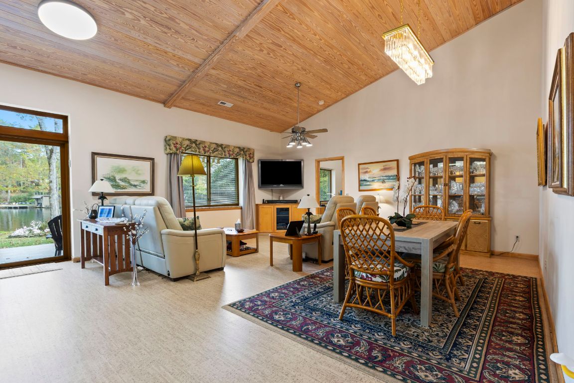 568 W Club Boulevard