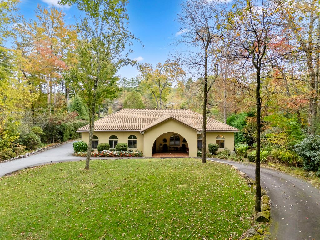 568 W Club Boulevard