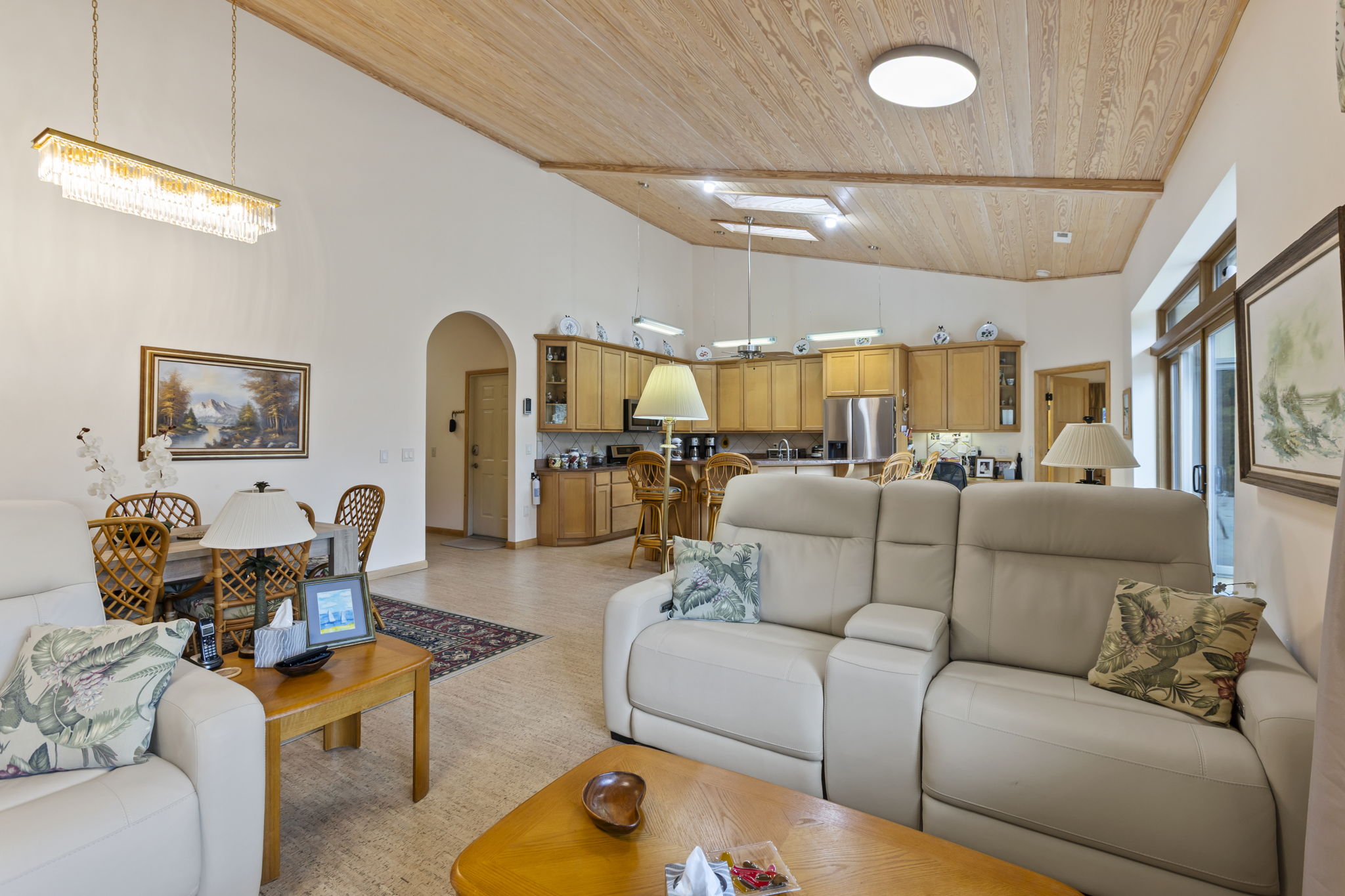 568 W Club Boulevard