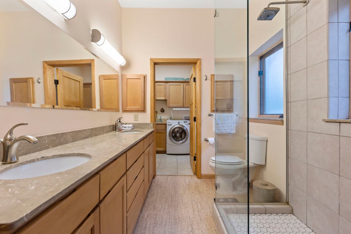 568 W Club Boulevard