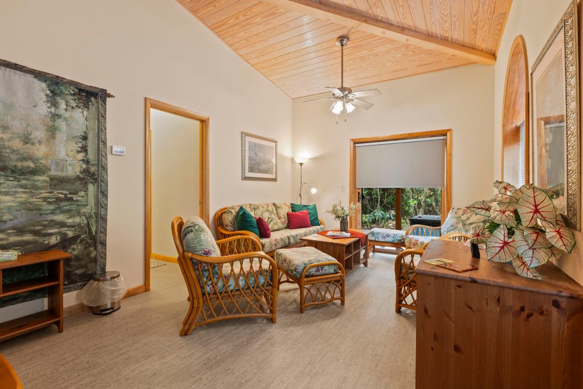 568 W Club Boulevard