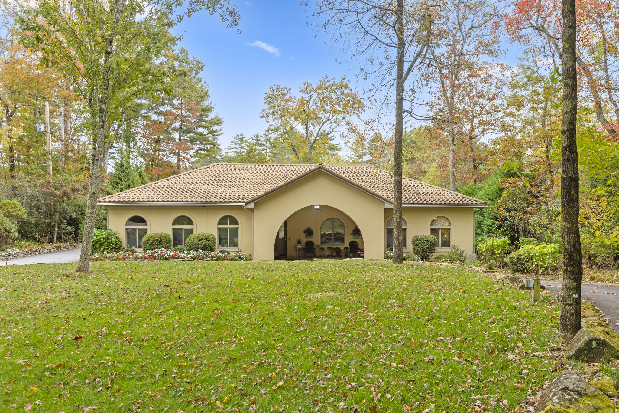 568 W Club Boulevard