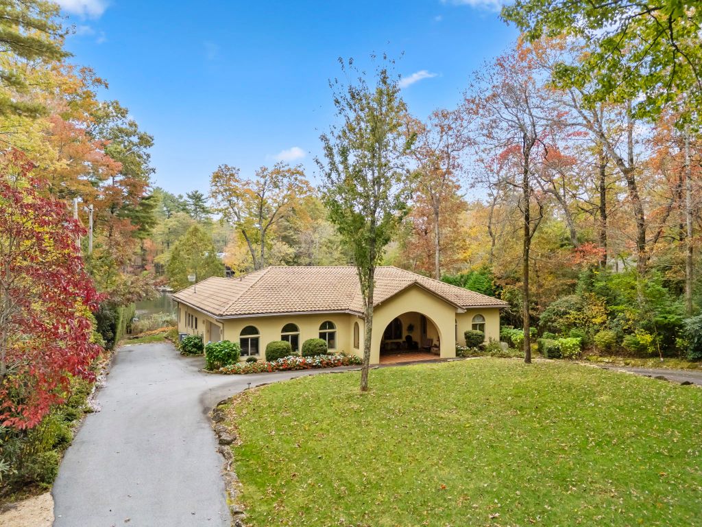 568 W Club Boulevard