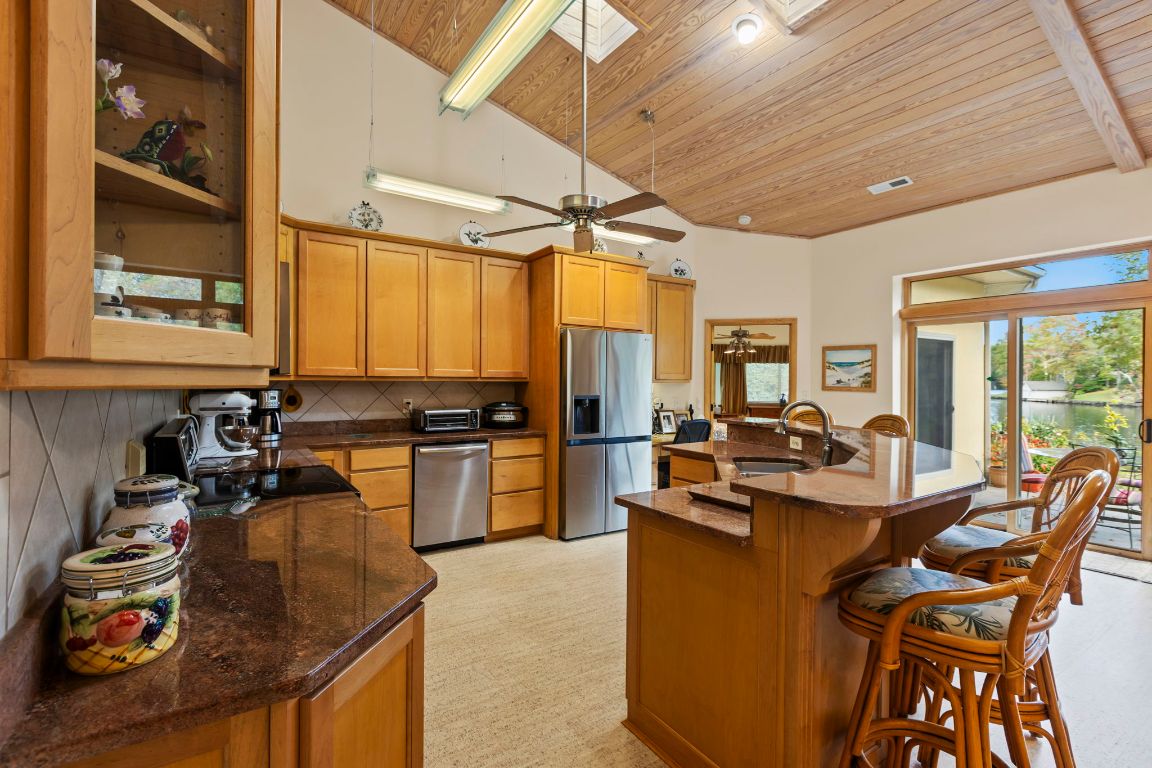 568 W Club Boulevard