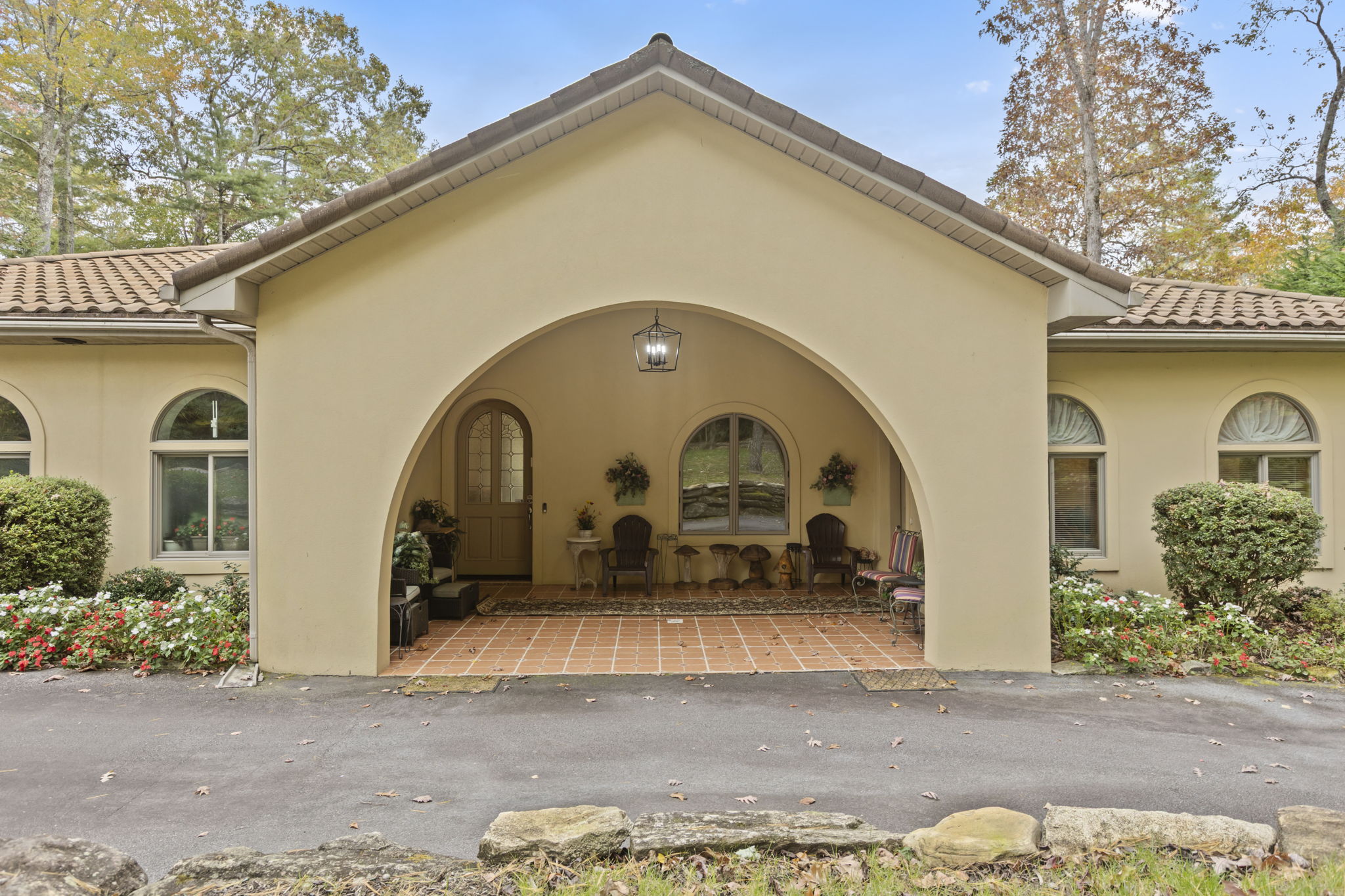 568 W Club Boulevard