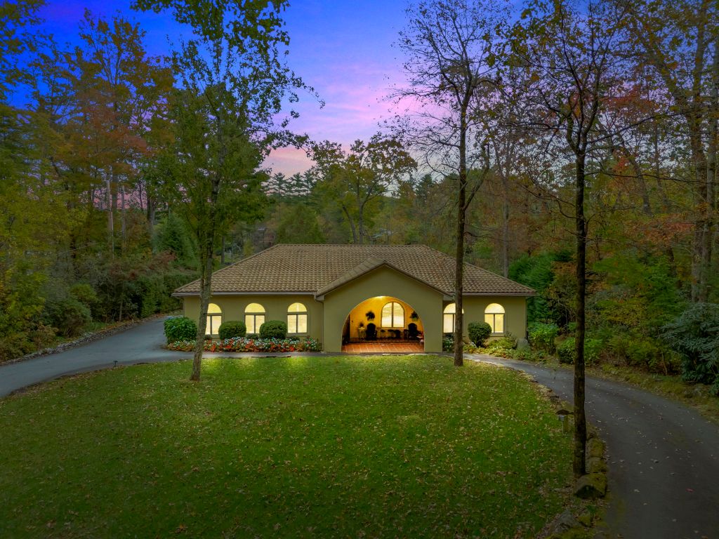 568 W Club Boulevard