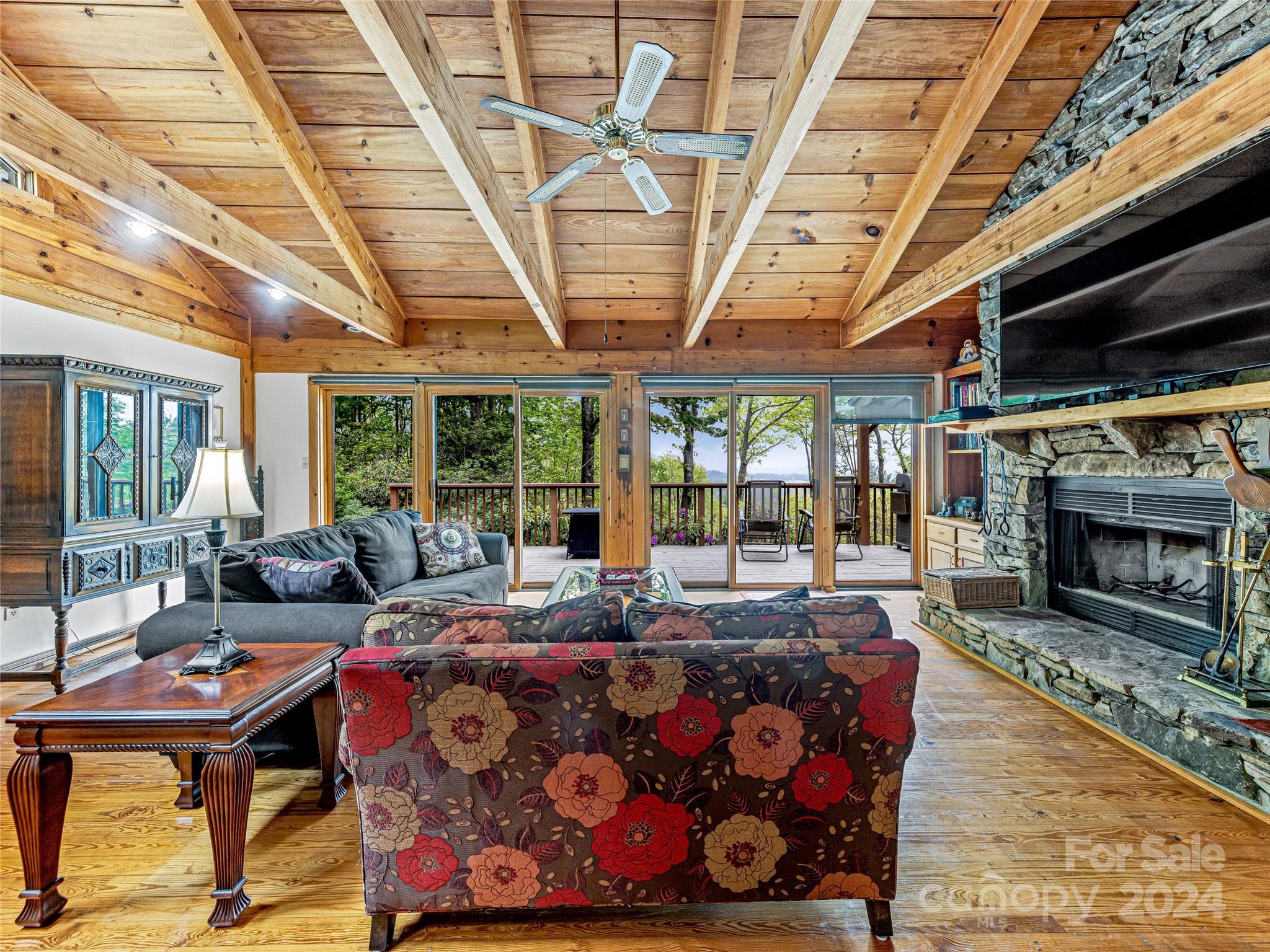 678 Hawk Mountain Road
