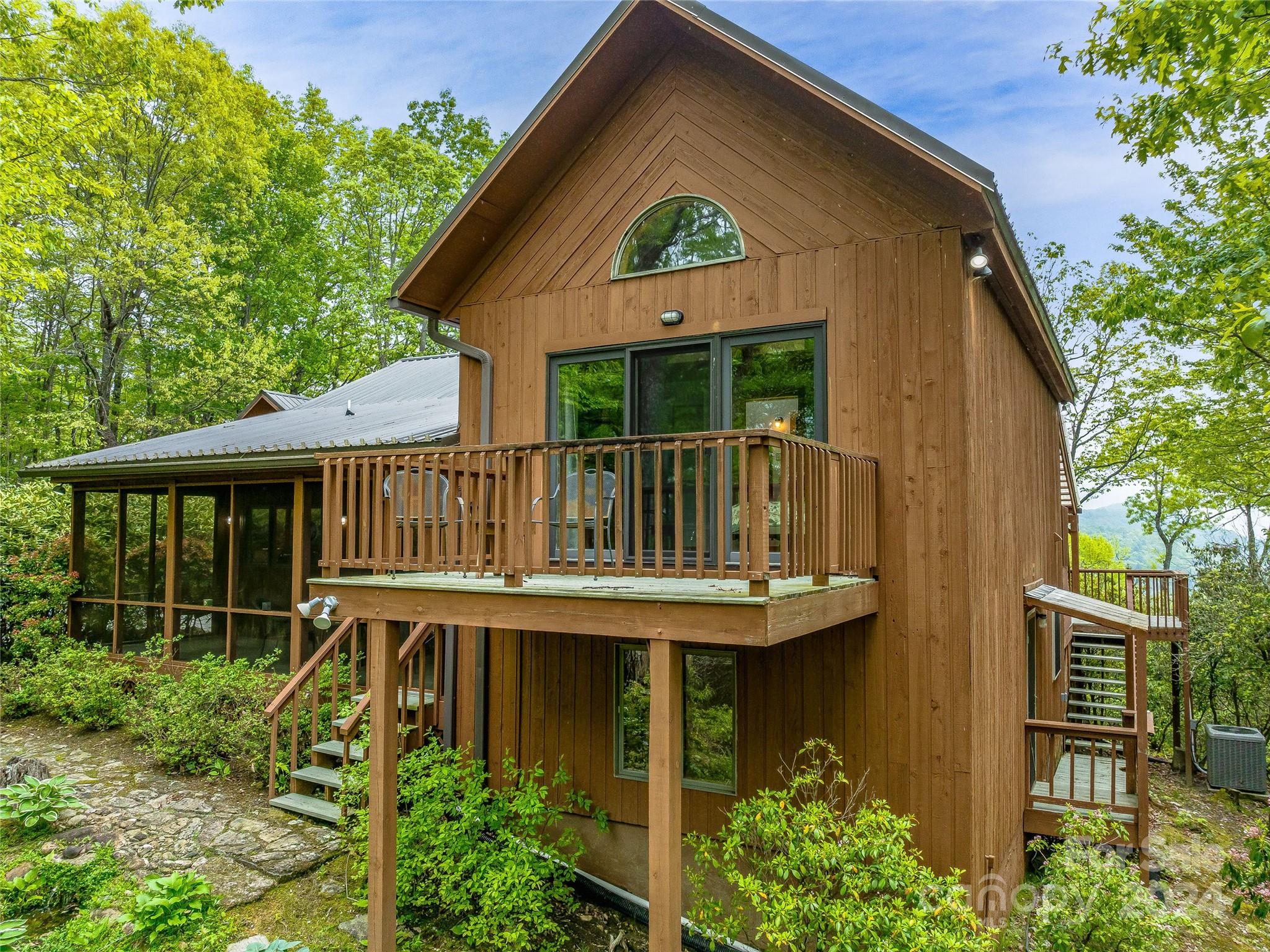 678 Hawk Mountain Road