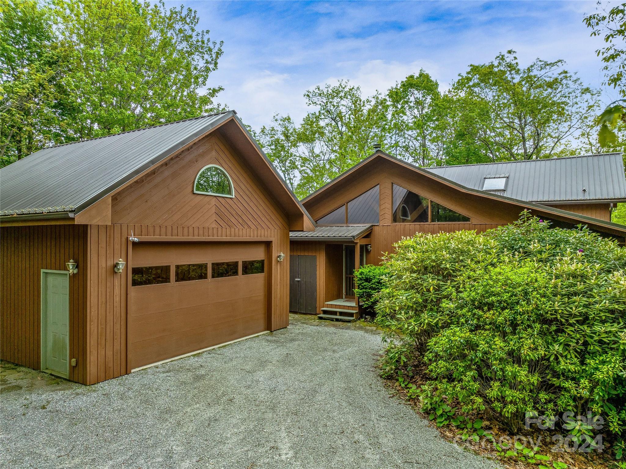 678 Hawk Mountain Road