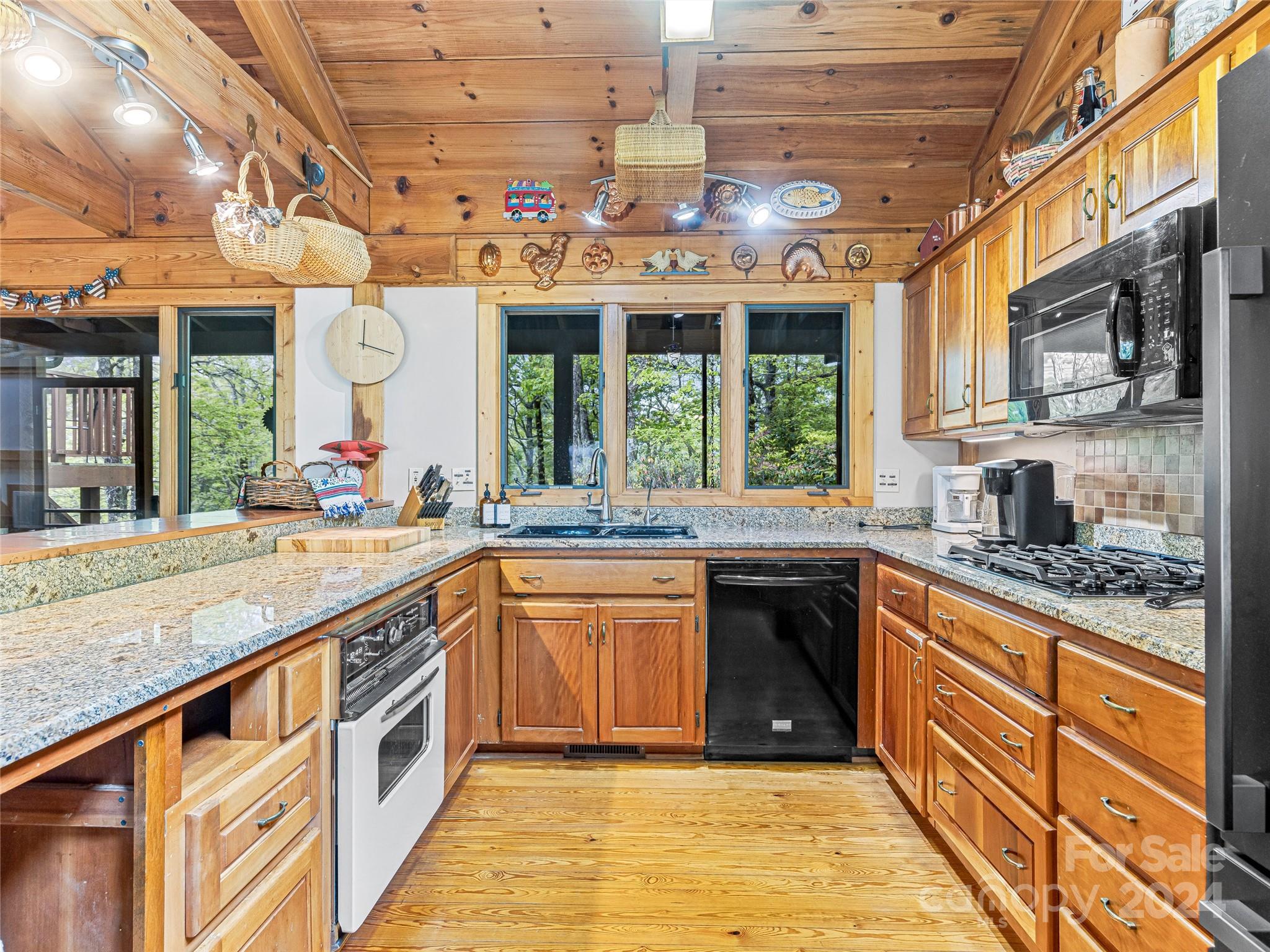 678 Hawk Mountain Road