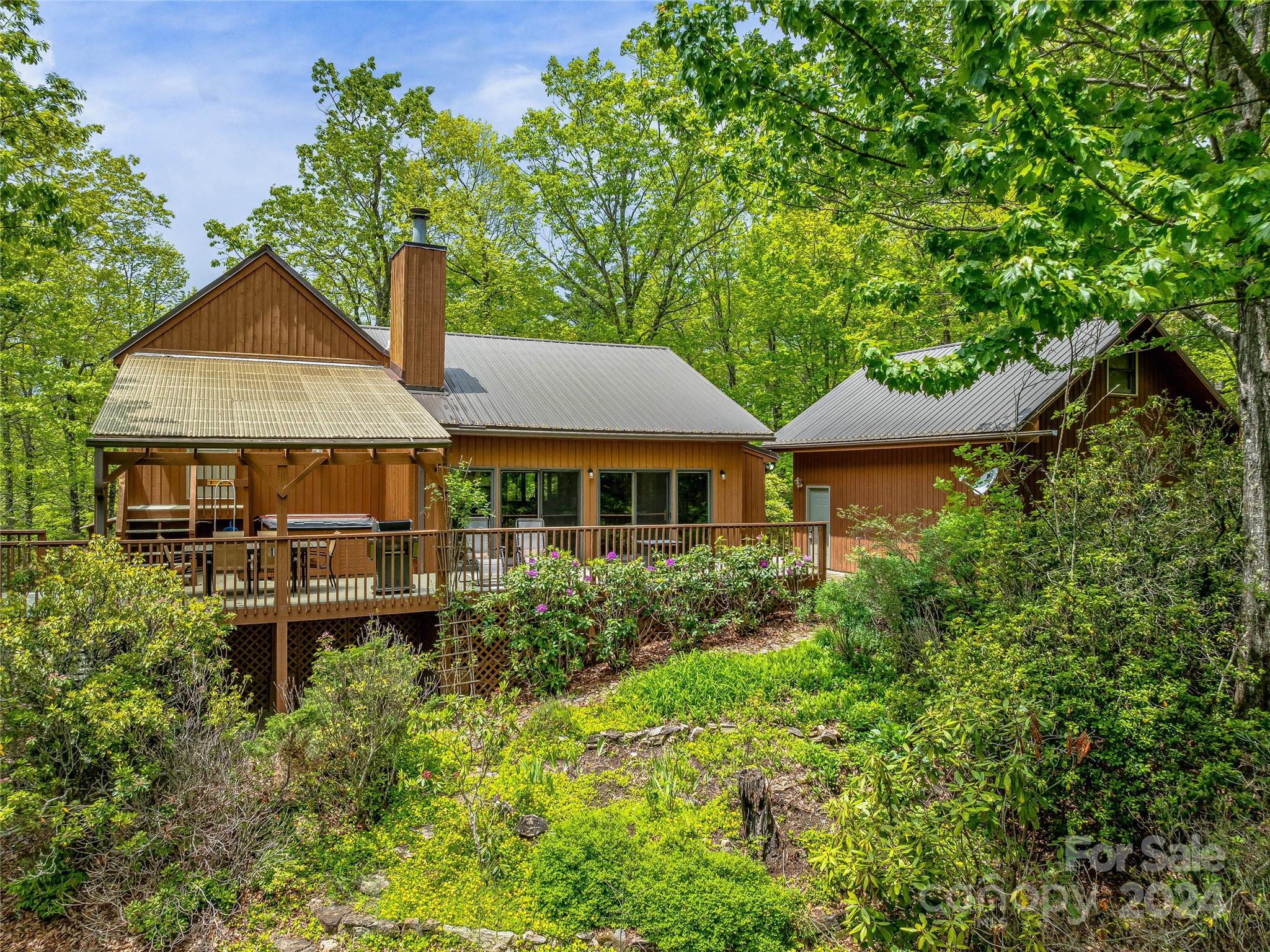 678 Hawk Mountain Road
