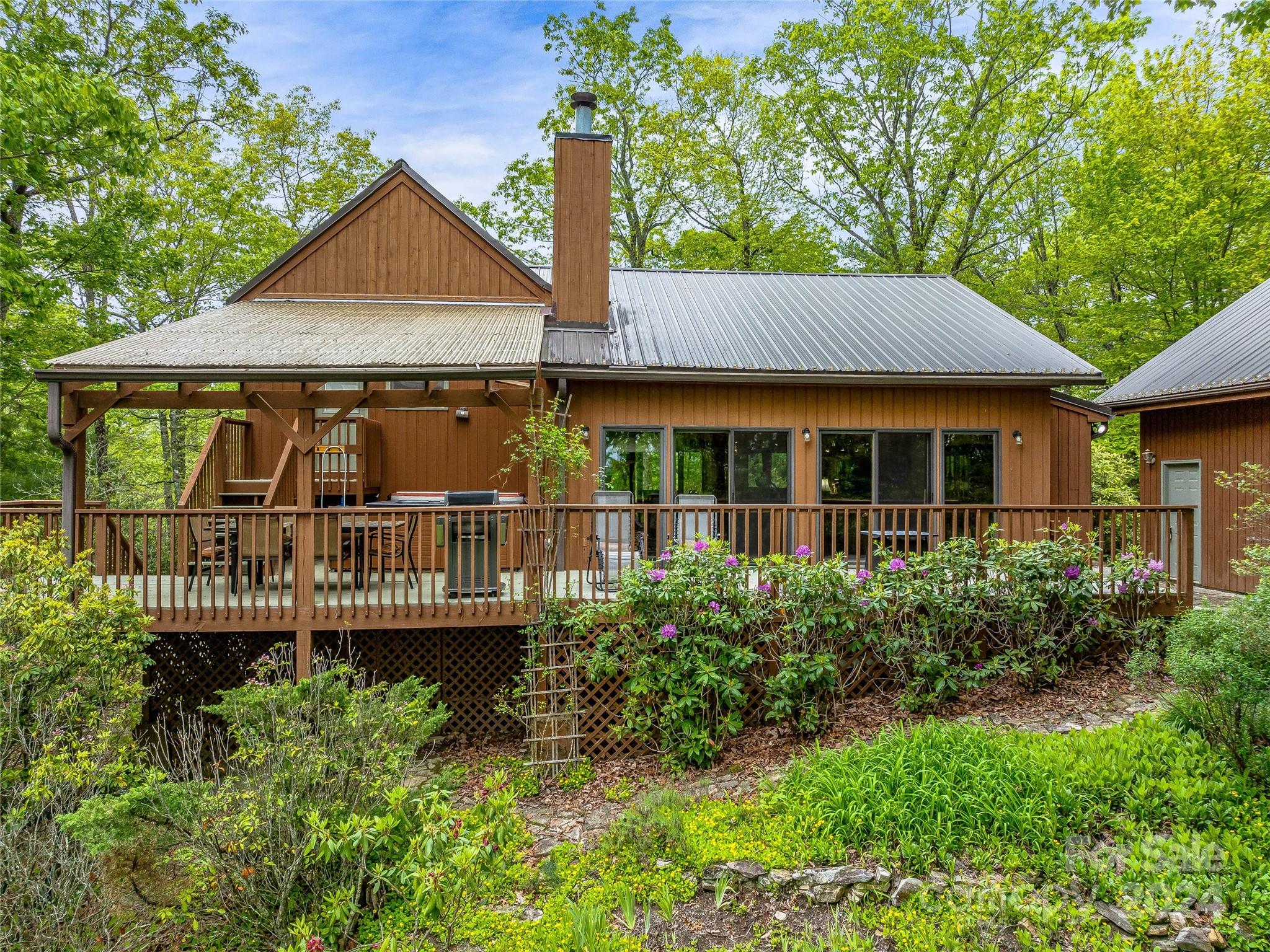 678 Hawk Mountain Road