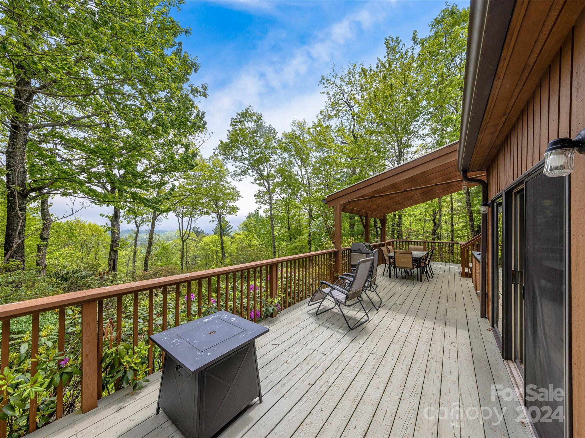 678 Hawk Mountain Road