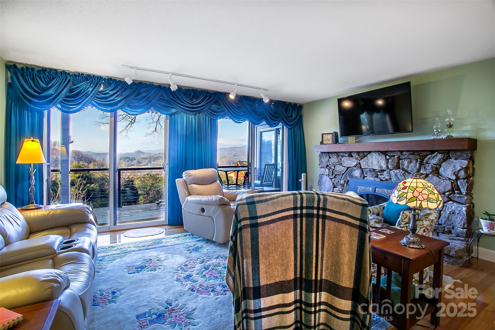 524 Three Mile Knob Road Unit: 2