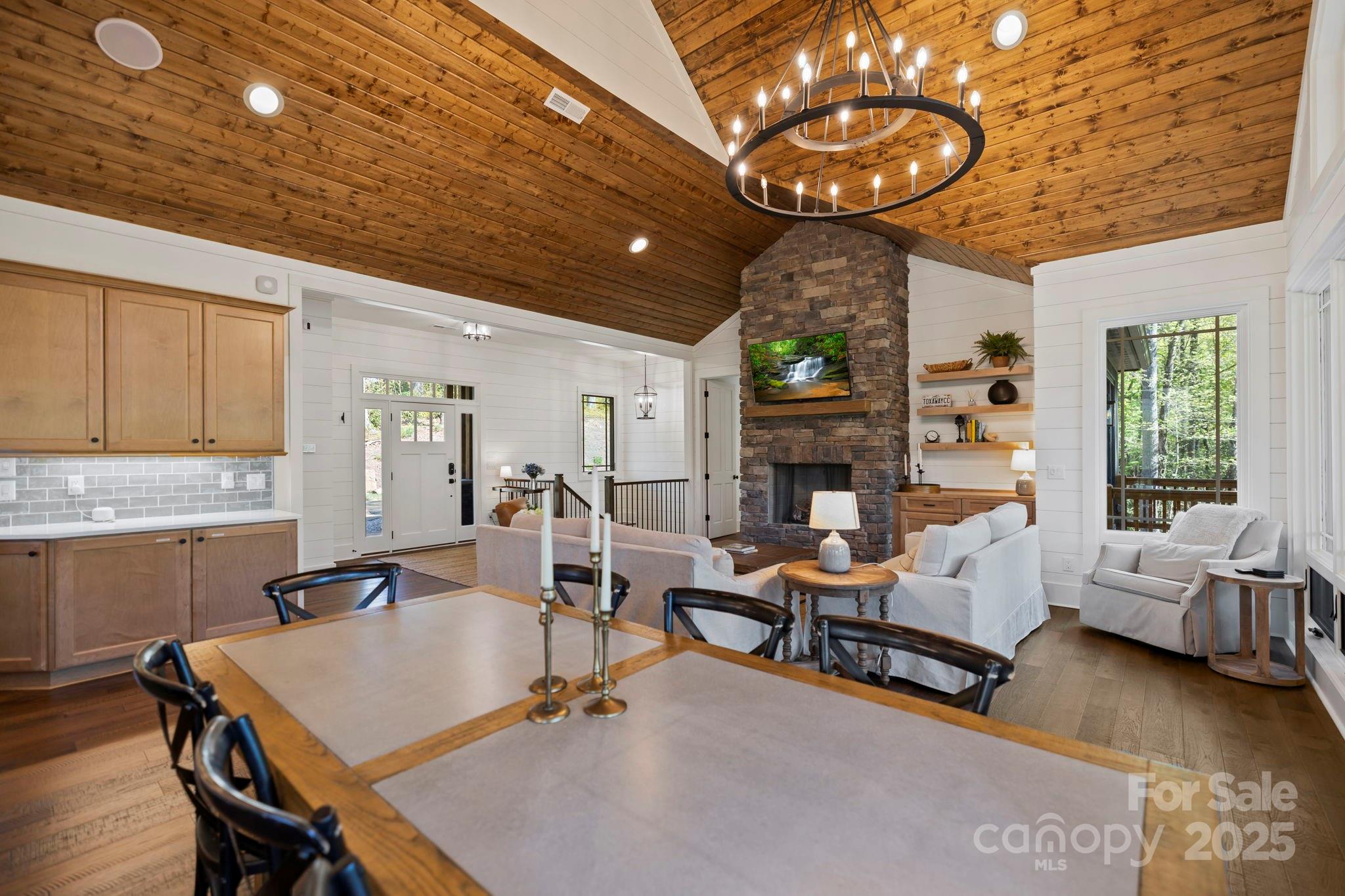 1048 Cherokee Trace