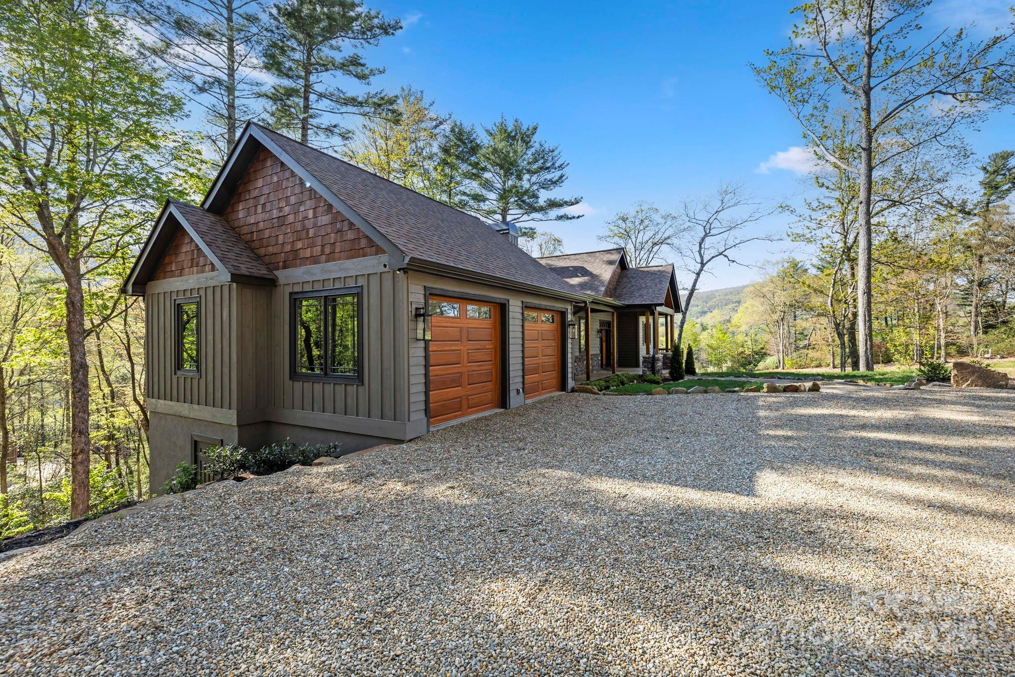 1048 Cherokee Trace