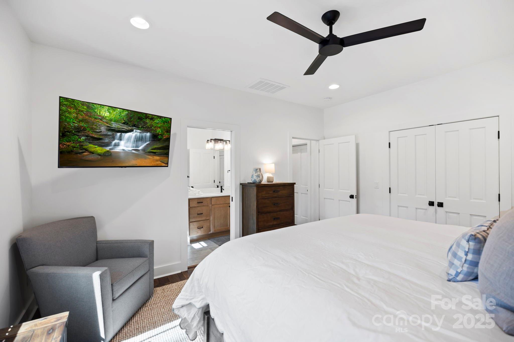 1048 Cherokee Trace
