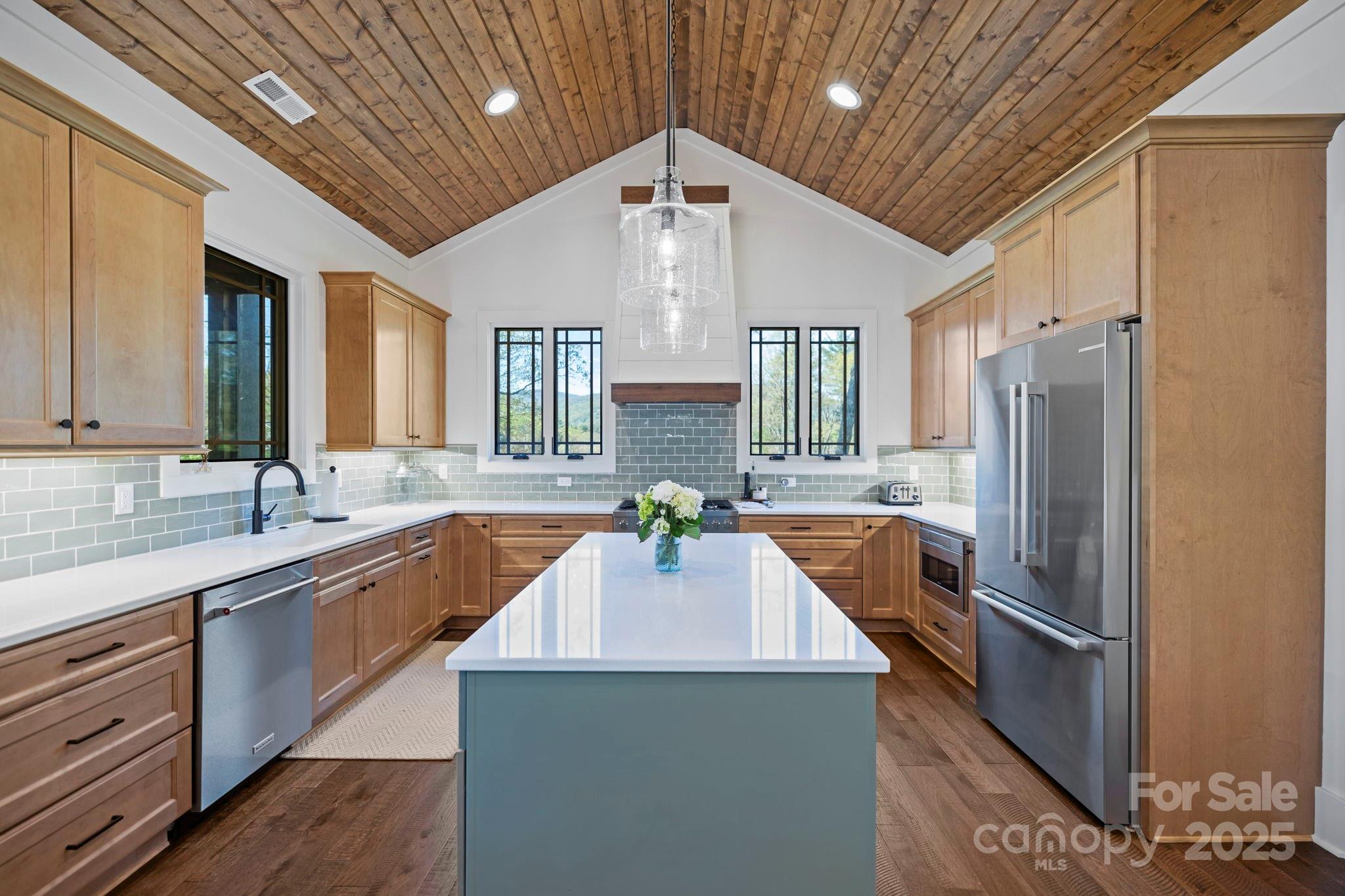 1048 Cherokee Trace
