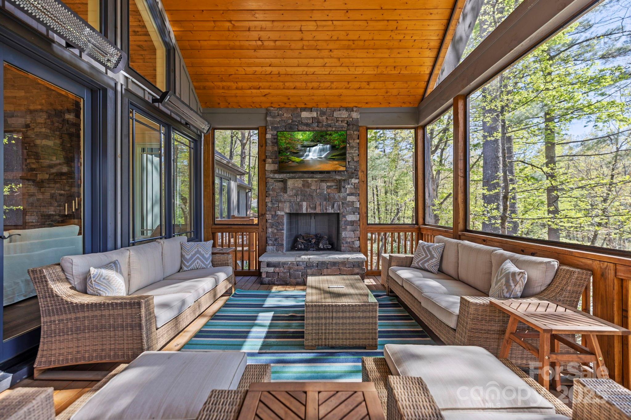 1048 Cherokee Trace