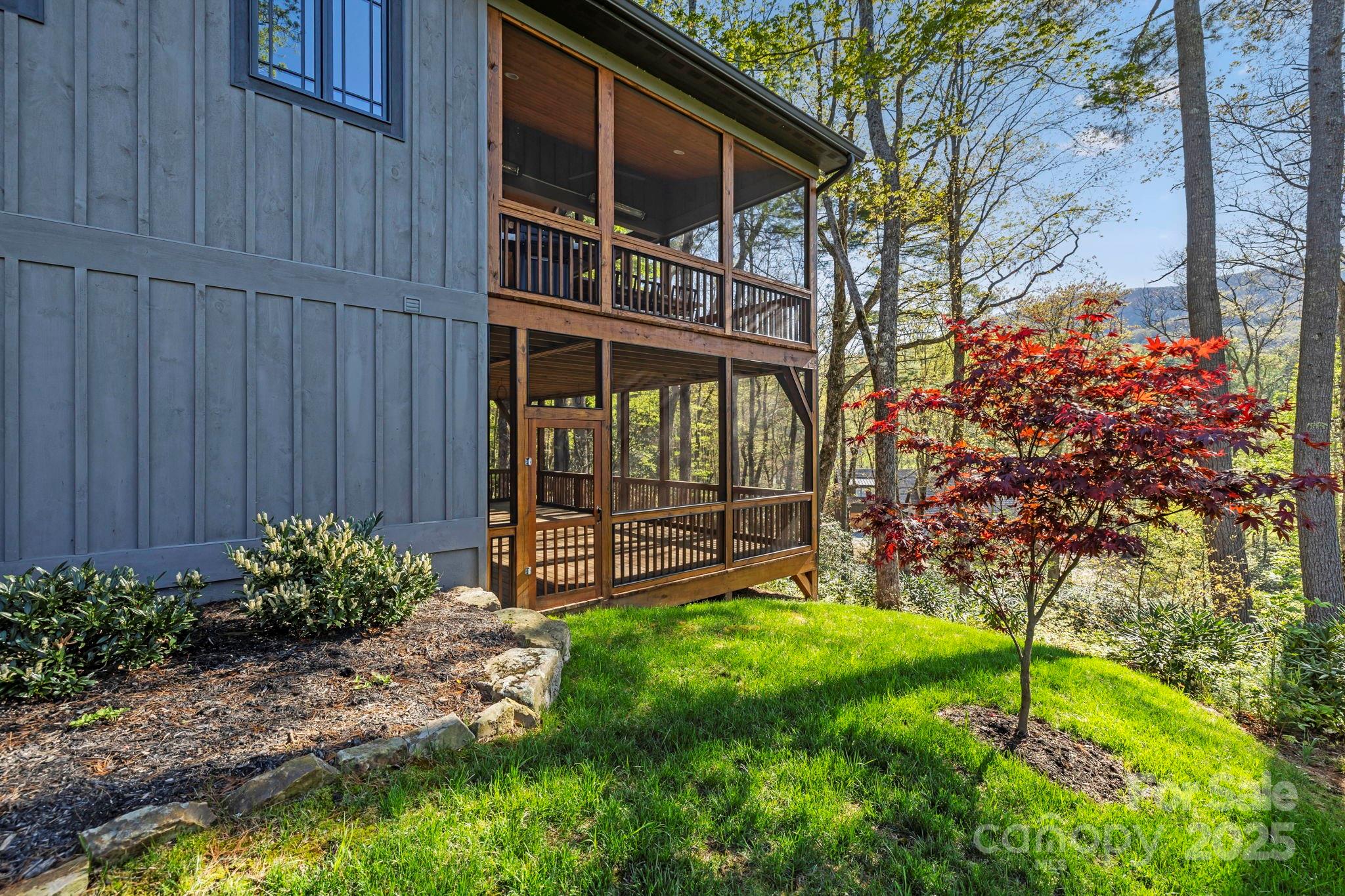 1048 Cherokee Trace