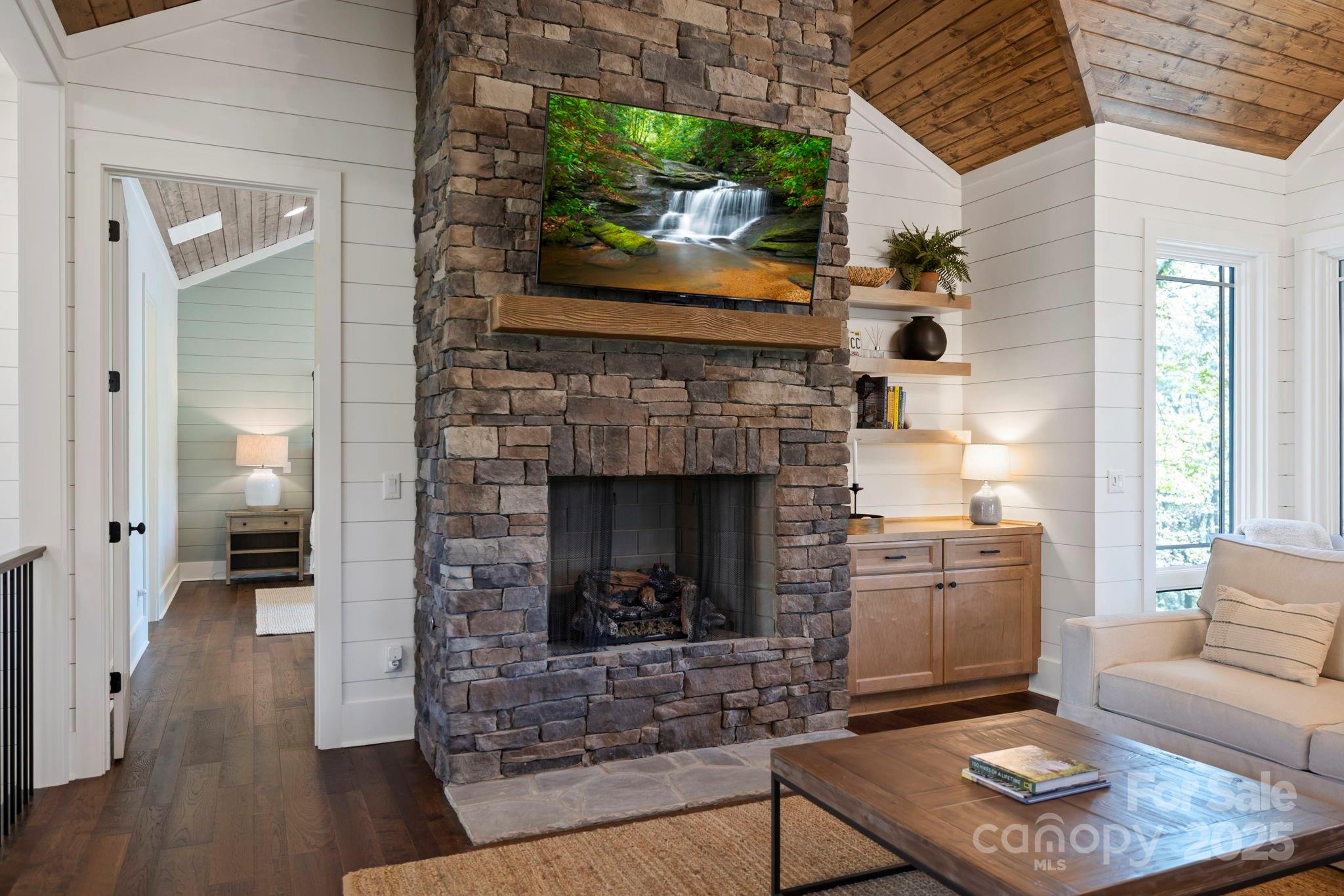 1048 Cherokee Trace