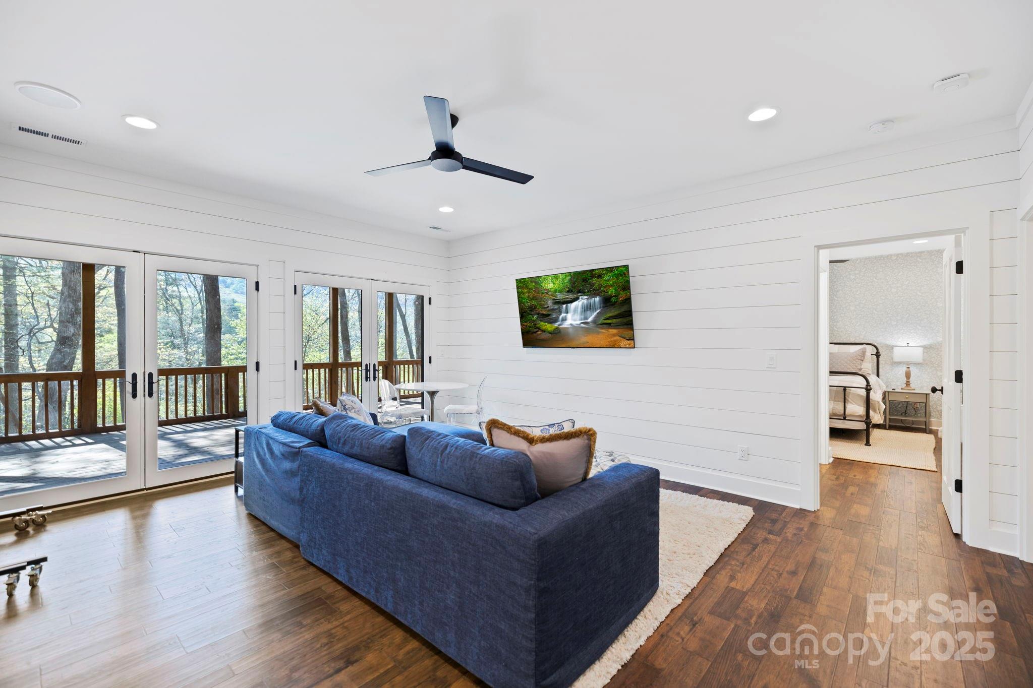 1048 Cherokee Trace