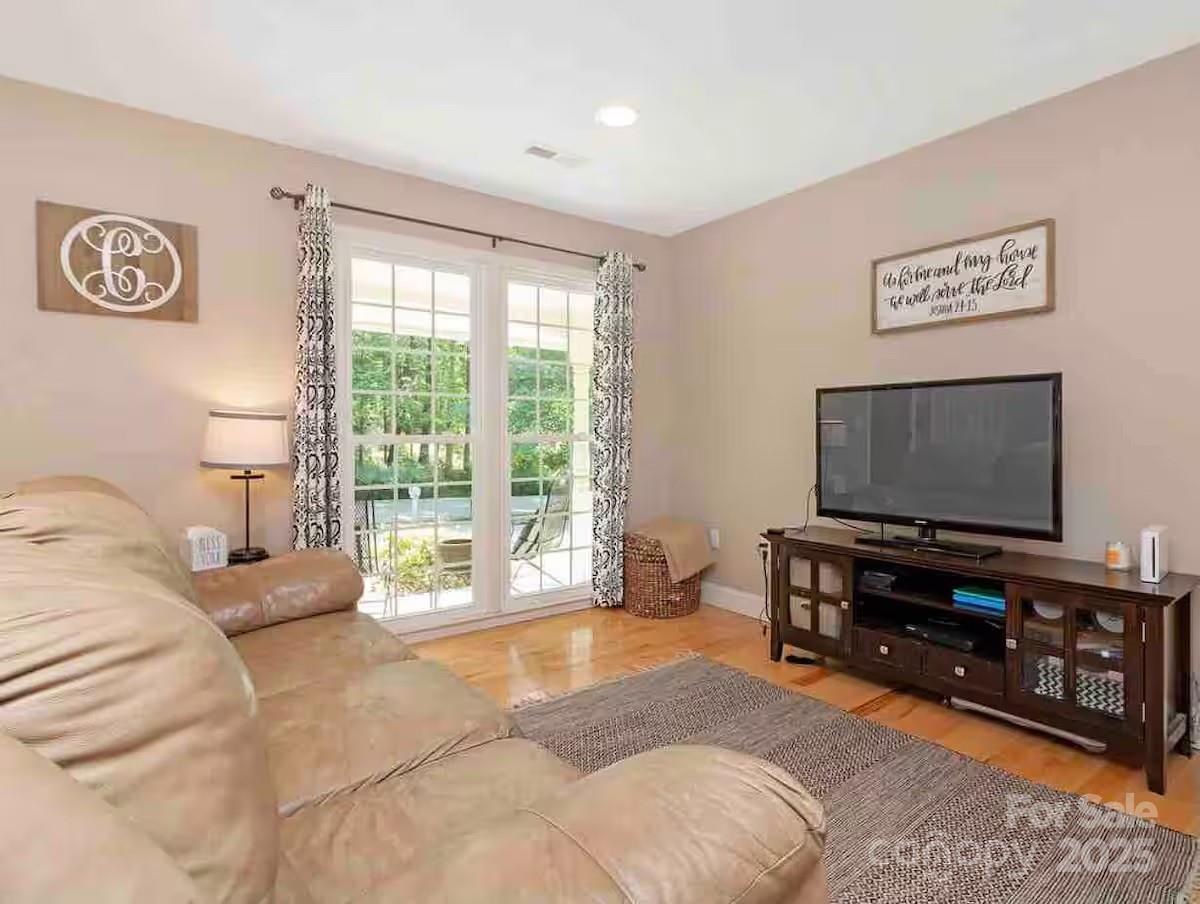 150 Deerwoode Lane