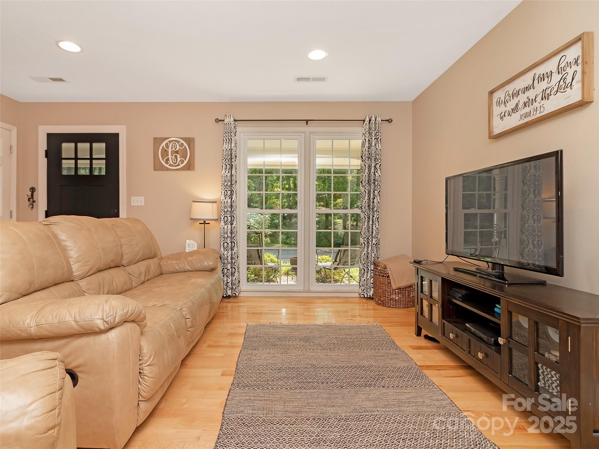 150 Deerwoode Lane