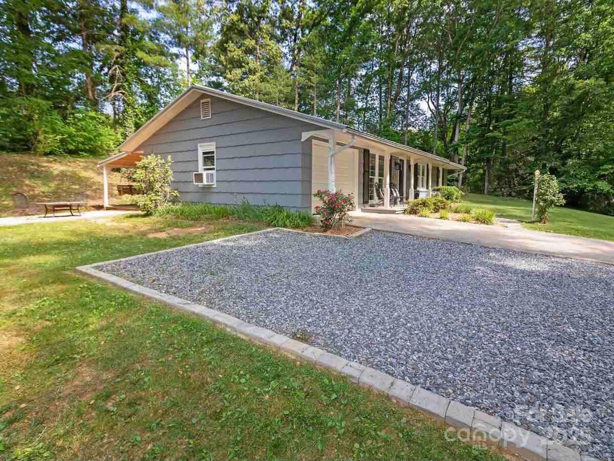 150 Deerwoode Lane